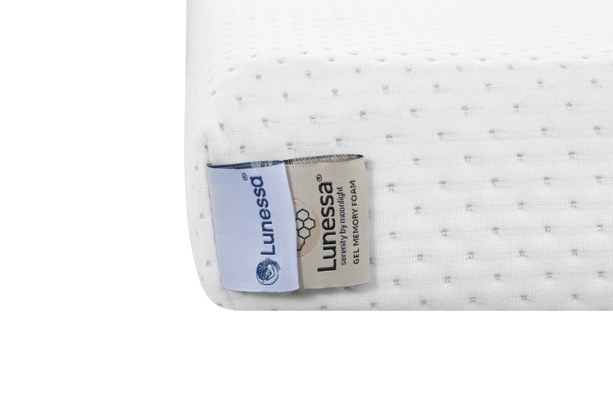 Lunessa Morpho Topper, Nahaufnahme der Ecke mit Lunessa-Etikett