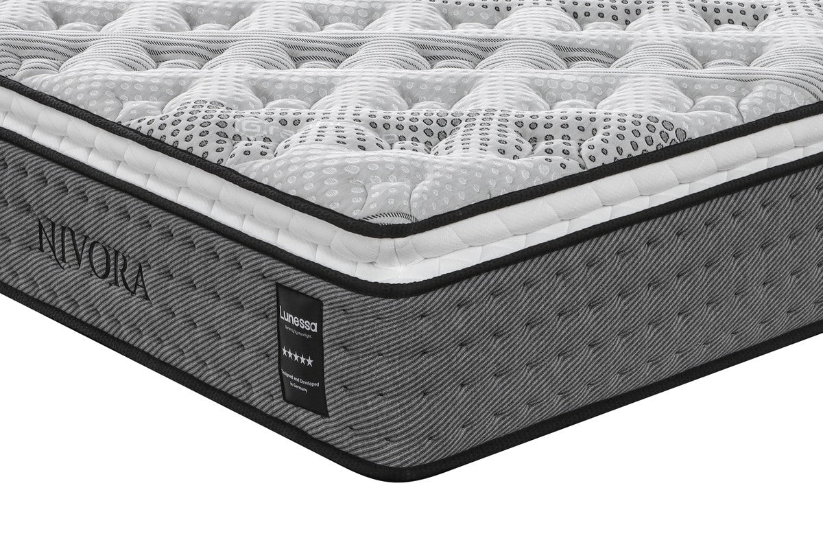 Lunessa Nivora Hybridmatratze, Ecke mit Lunessa-Etikett, Pillow-Top und gesteppter Seitenfläche