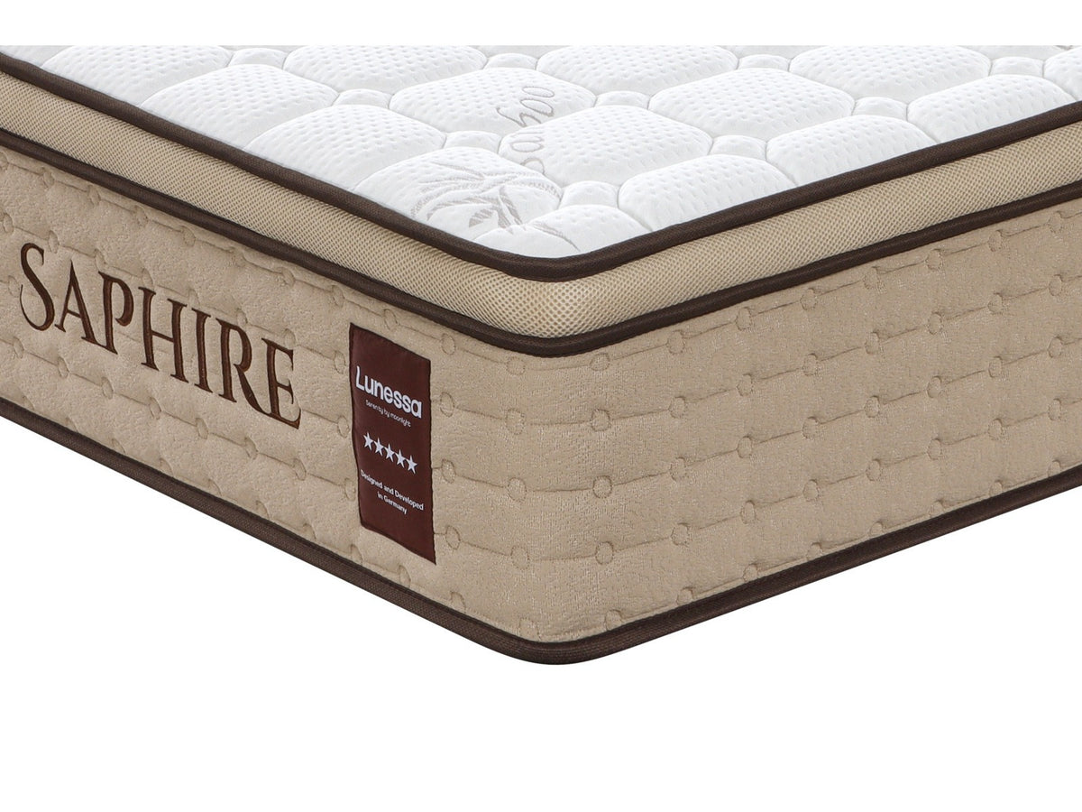 Lunessa Saphire Hybridmatratze in Brown, Nahaufnahme der Euro-Top-Ecke mit Lunessa-Etikett
