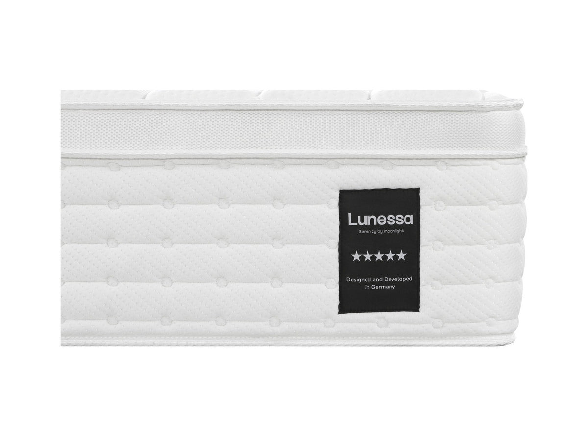 Lunessa Saphire Hybridmatratze in White, Nahaufnahme des Lunessa-Etiketts an der Seitenfläche